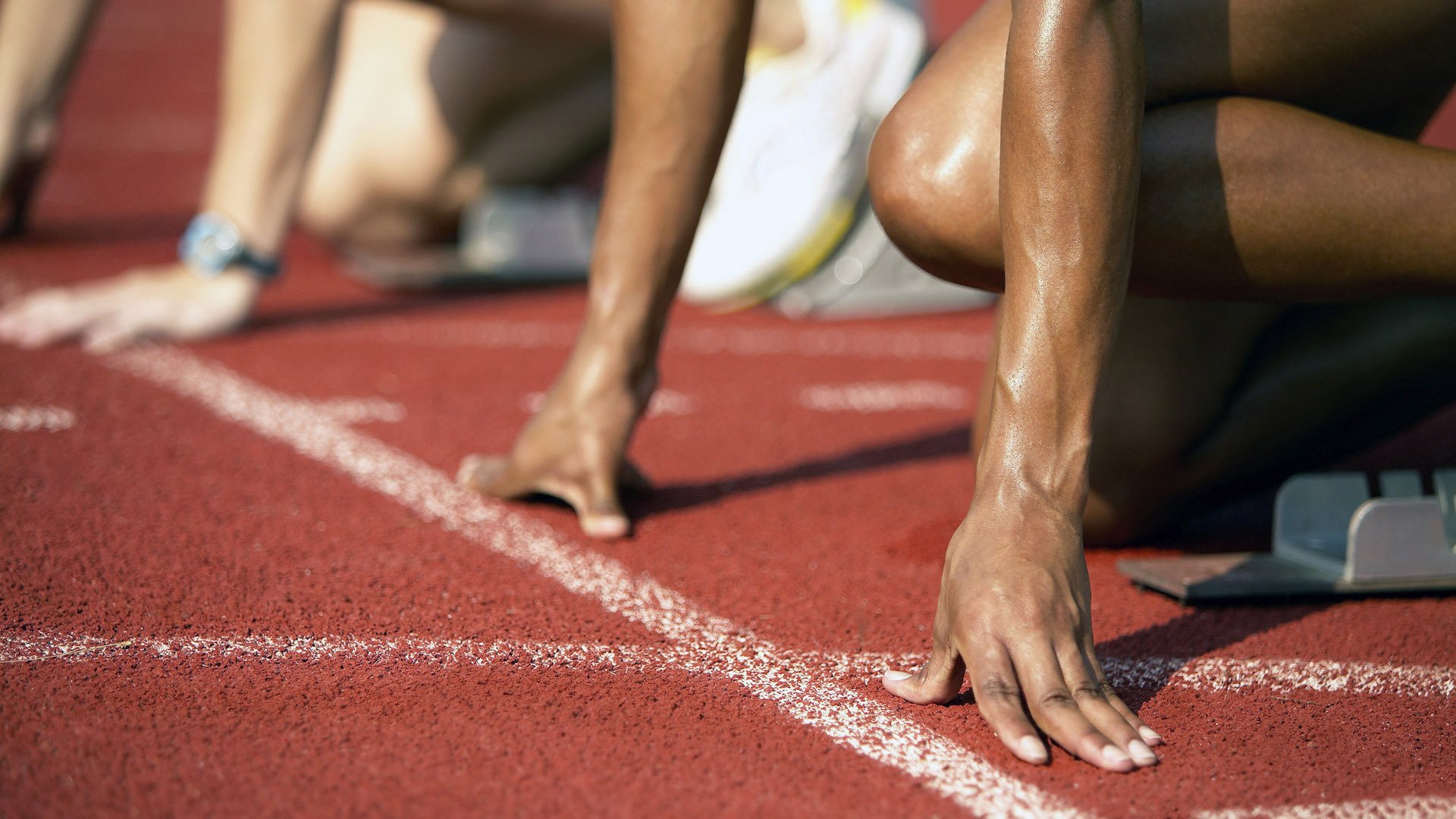 九游中心官网-体育中心夜跑活动广受市民欢迎，体育场夜跑